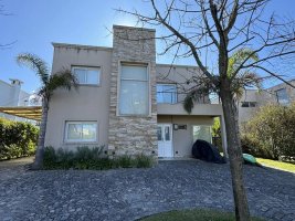 Sale 4-bedroom House in Los Sauces Nordelta