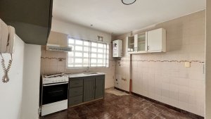 Dpto. 5 amb. 2 baÃ±os. BalcÃ³n. ASCENSOR! Beccar.