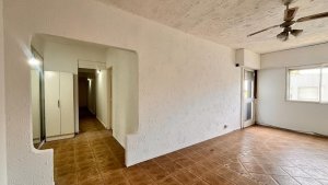 Dpto. 5 amb. 2 baÃ±os. BalcÃ³n. ASCENSOR! Beccar.