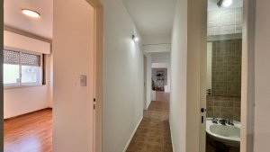 Dpto. 5 amb. 2 baÃ±os. BalcÃ³n. ASCENSOR! Beccar.