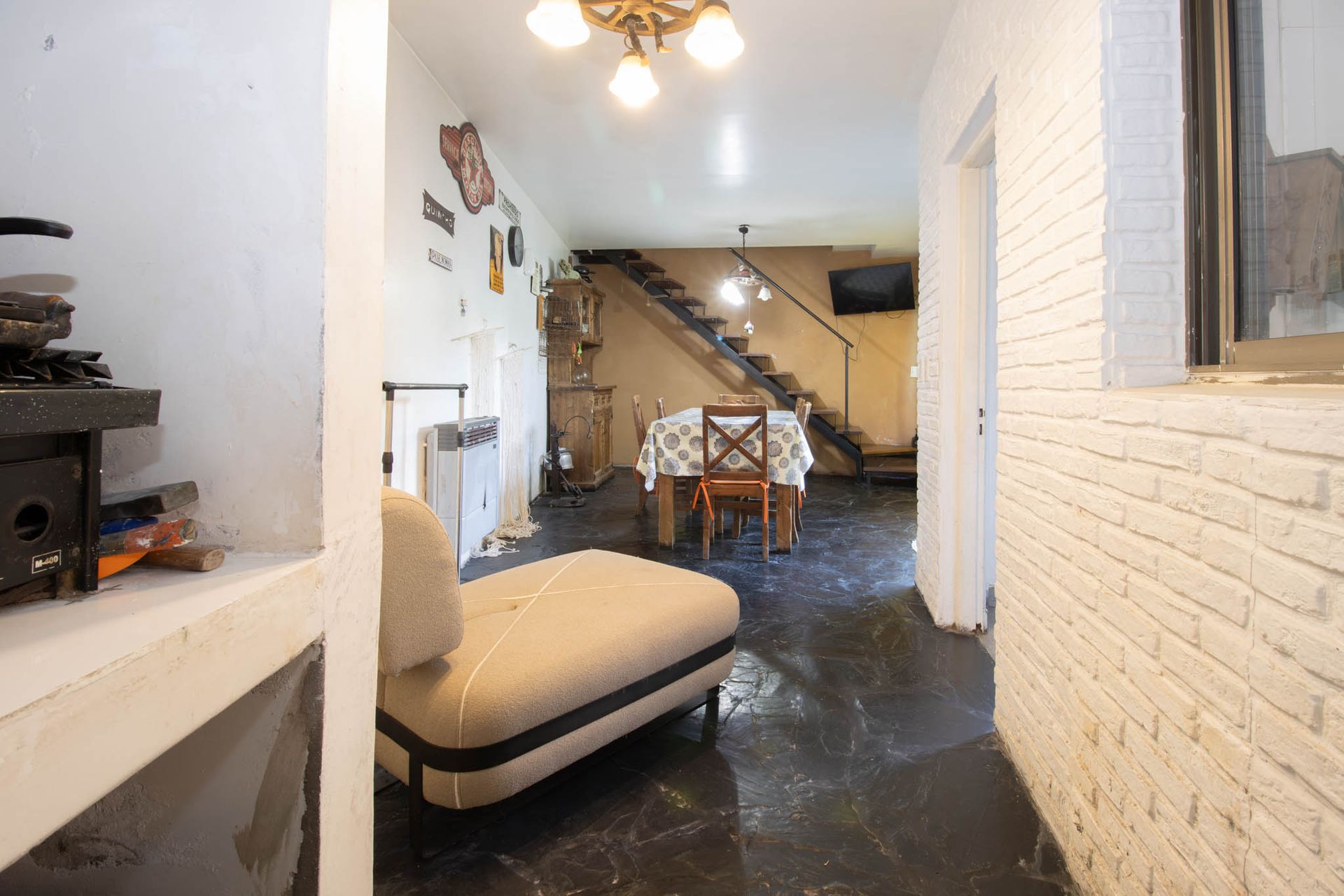 Casa en lote propio con jardín, 6 ambientes