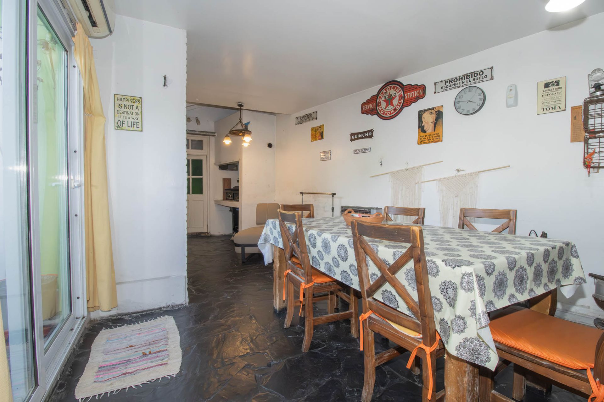 Casa en lote propio con jardín, 6 ambientes