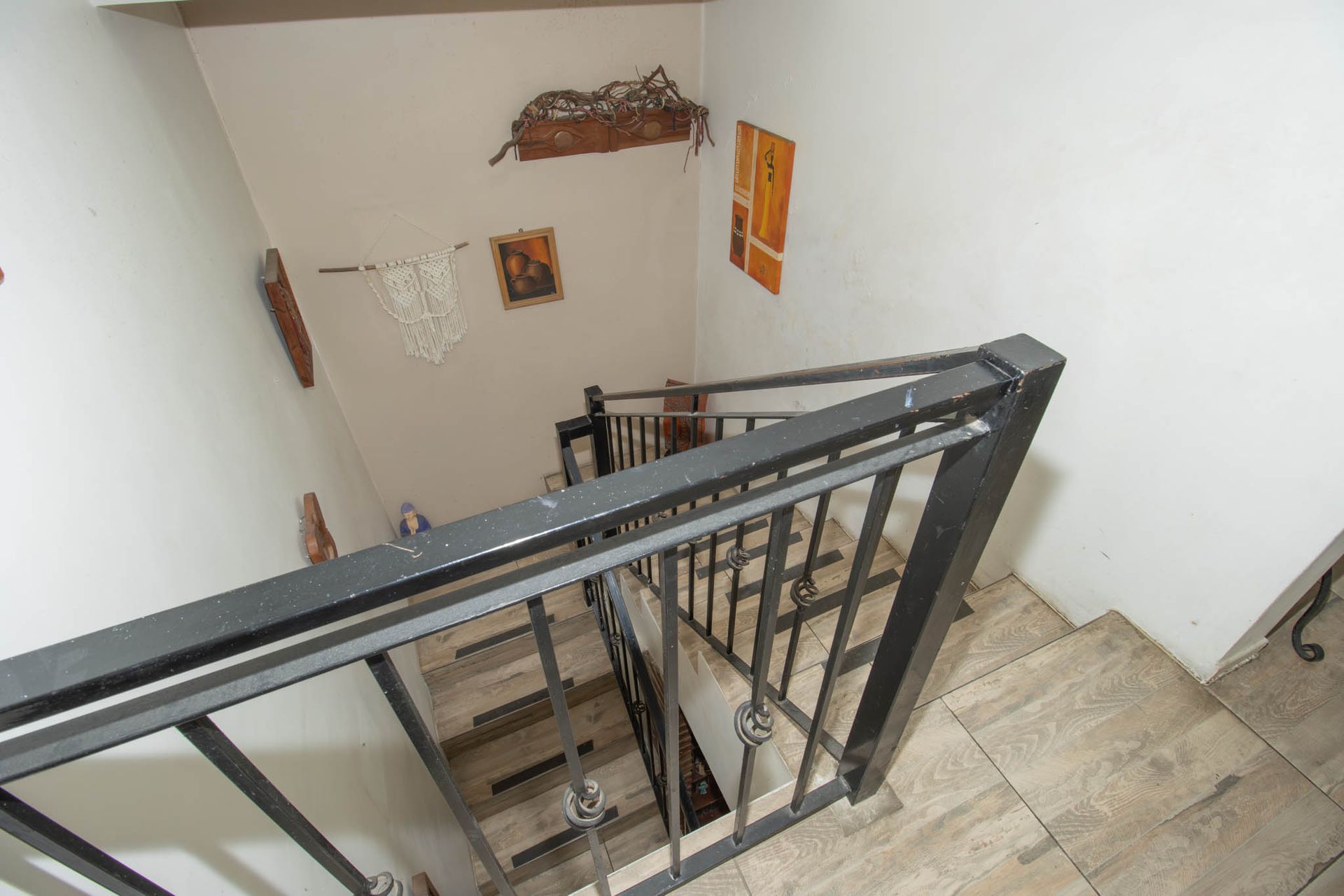 Casa en lote propio con jardín, 6 ambientes