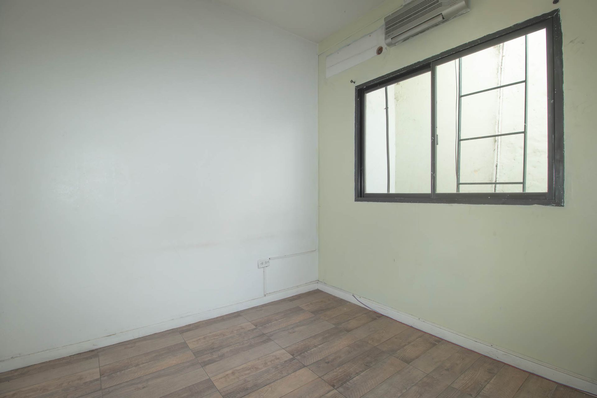 Casa en lote propio con jardín, 6 ambientes