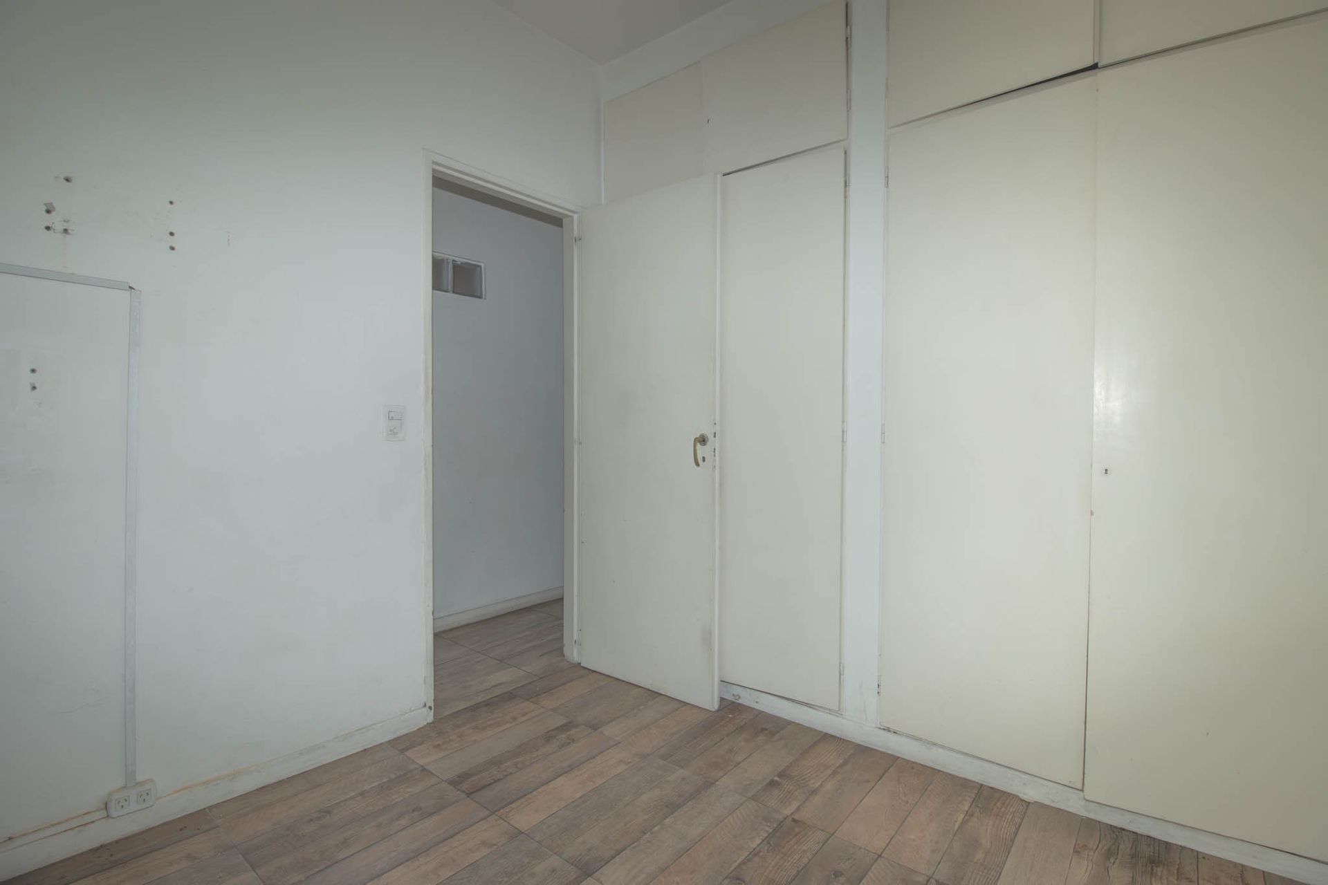 Casa en lote propio con jardín, 6 ambientes