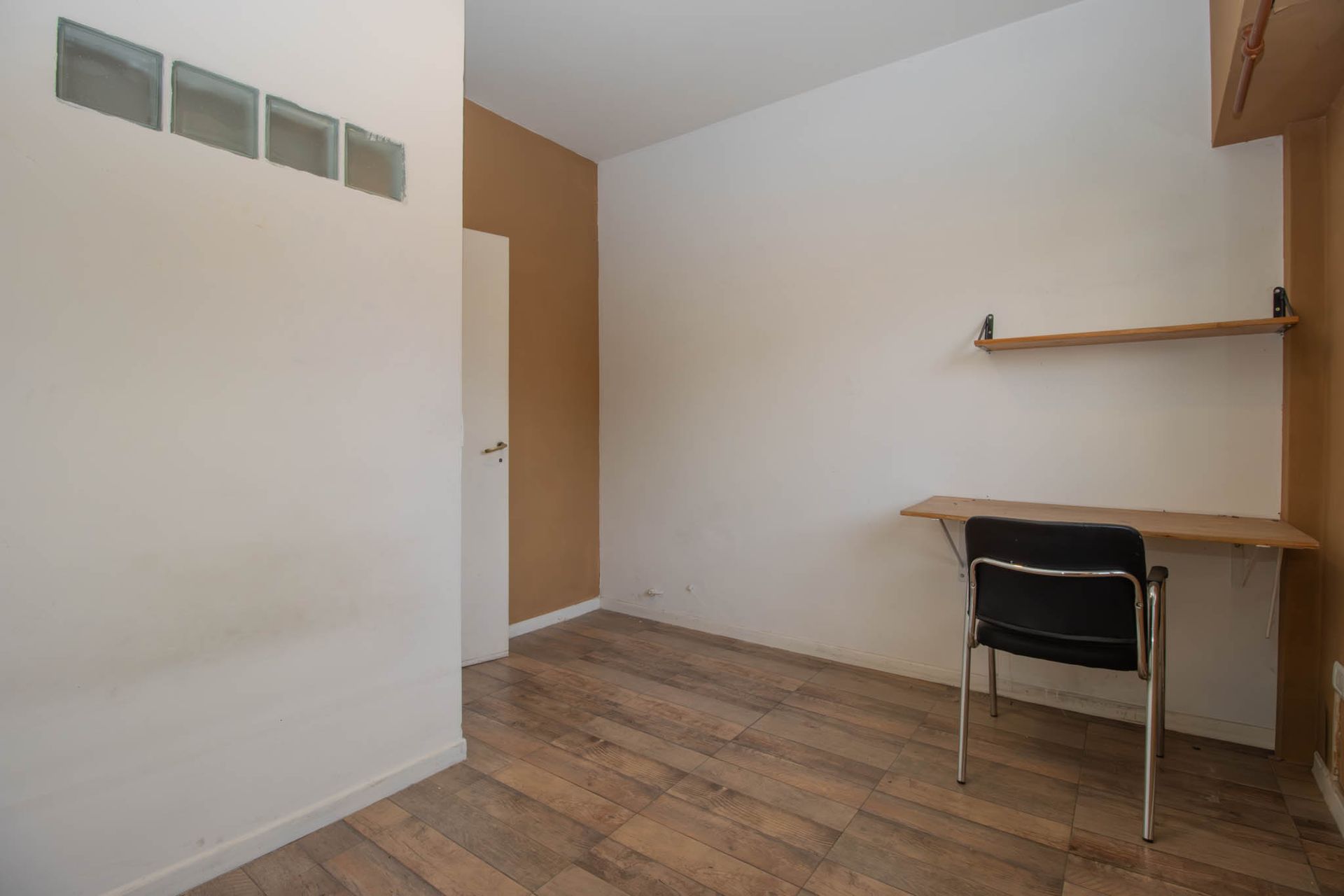 Casa en lote propio con jardín, 6 ambientes
