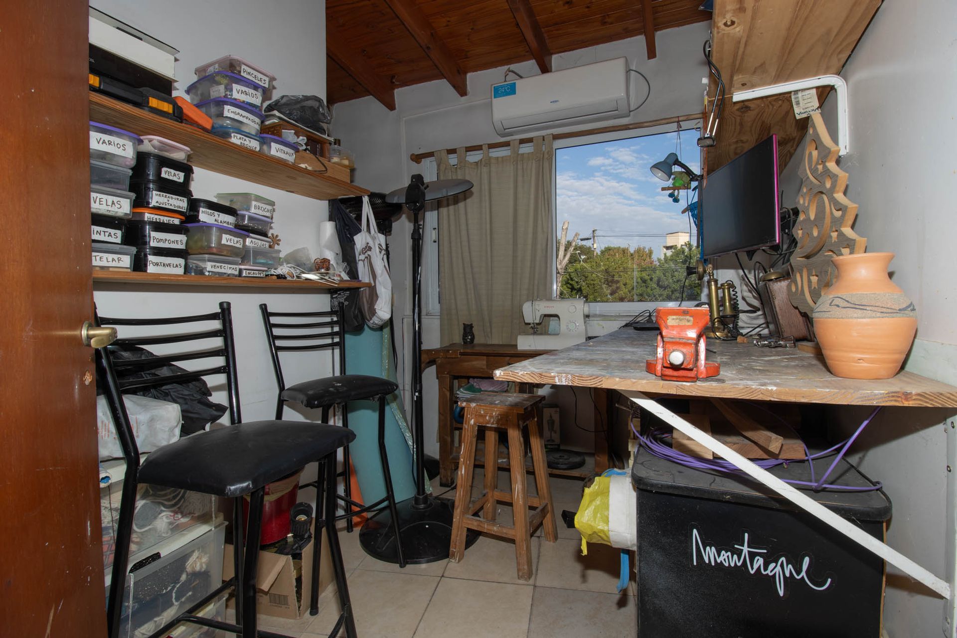 Casa en lote propio con jardín, 6 ambientes