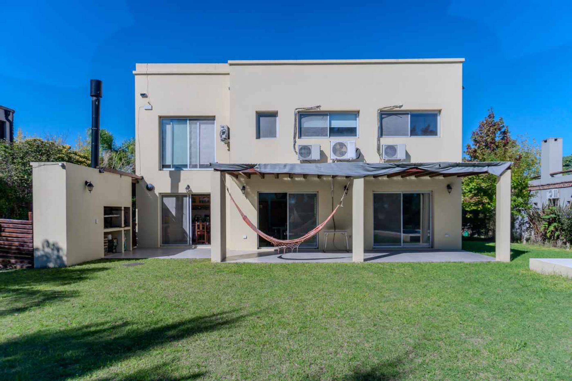 Venta Casa De 4 Ambientes. Barrio Santa Clara
