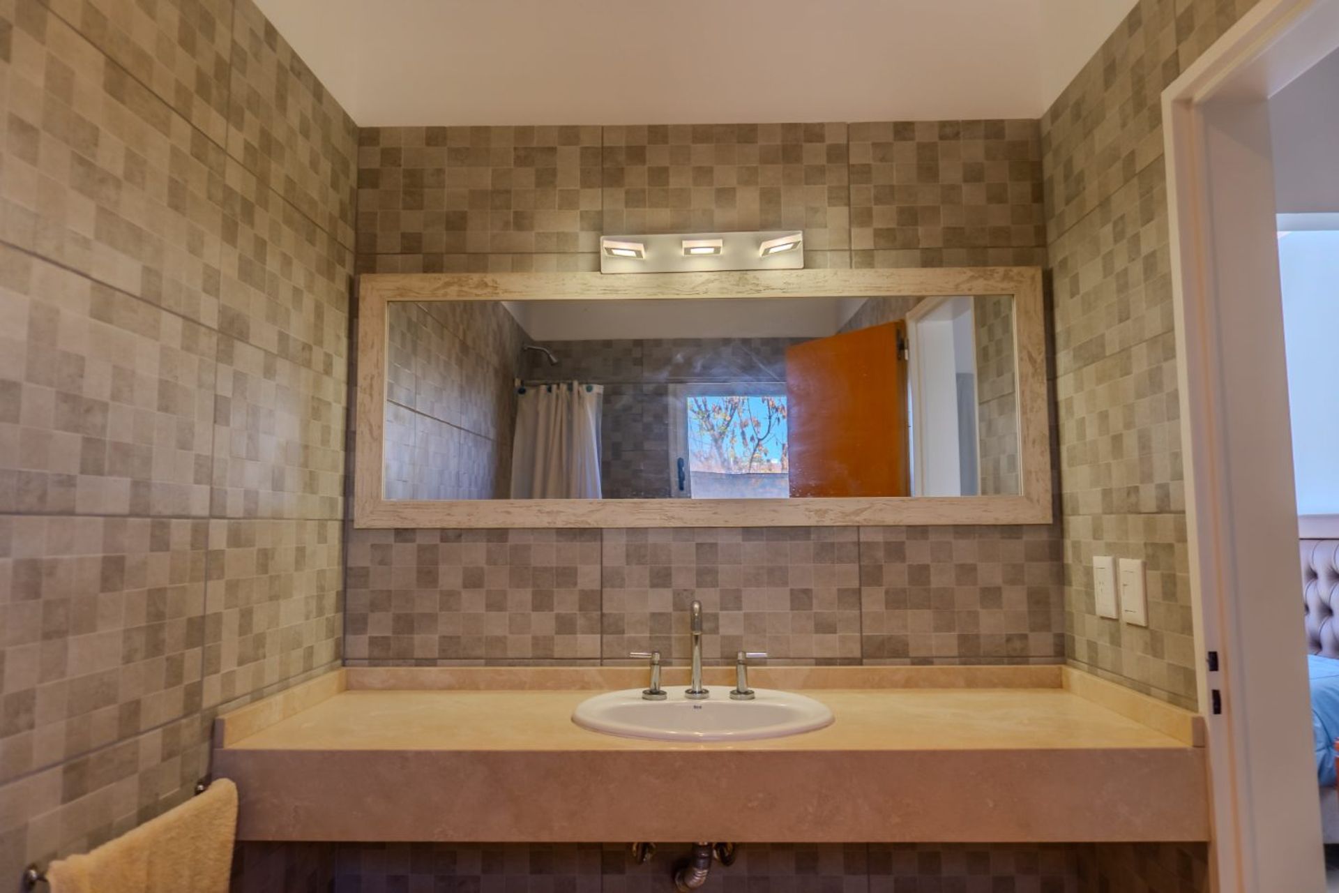 Venta Casa De 4 Ambientes. Barrio Santa Clara