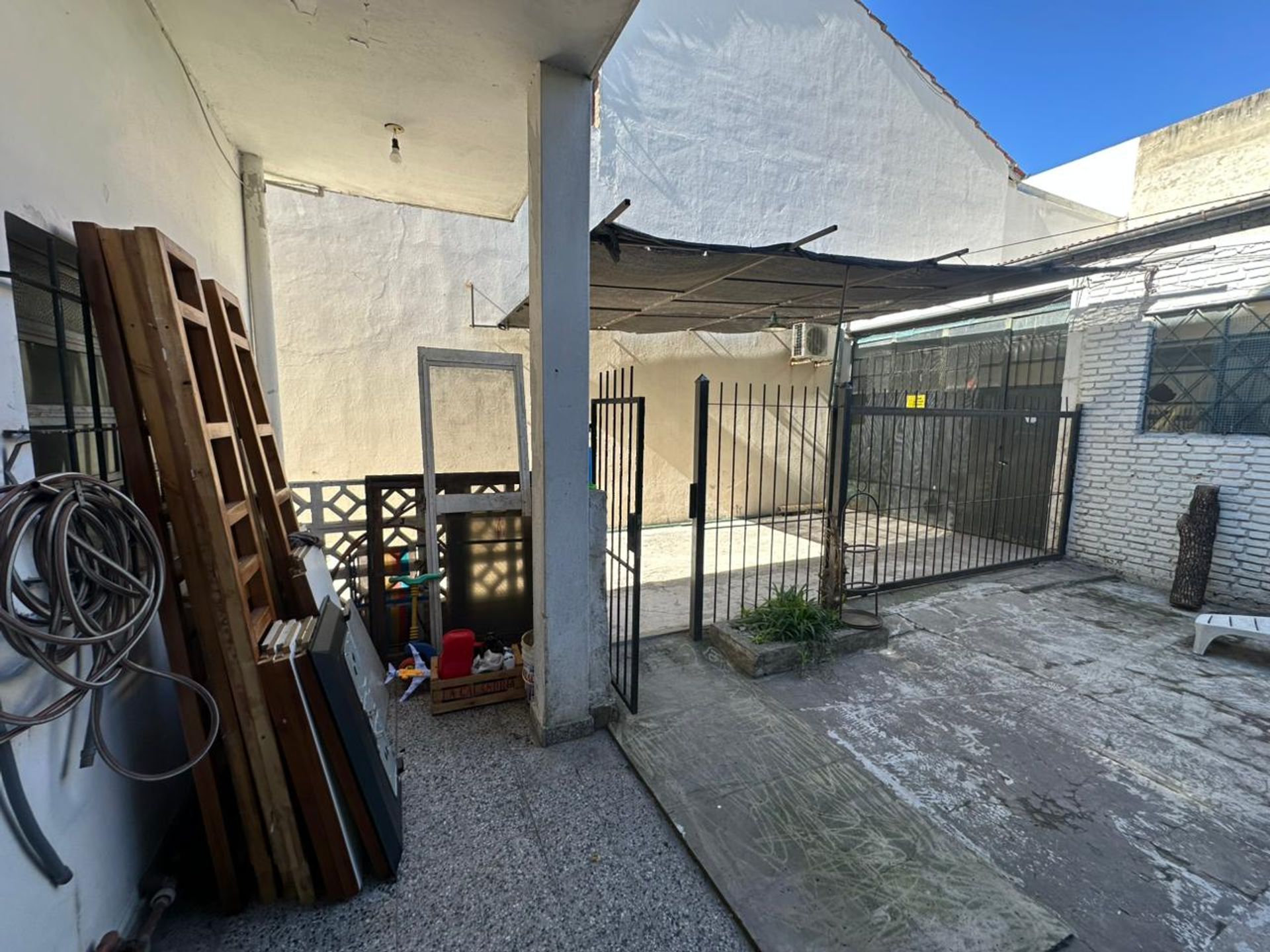 Casa 3 Amb+Depto 2 Amb+ Galpon Hab. En Venta!