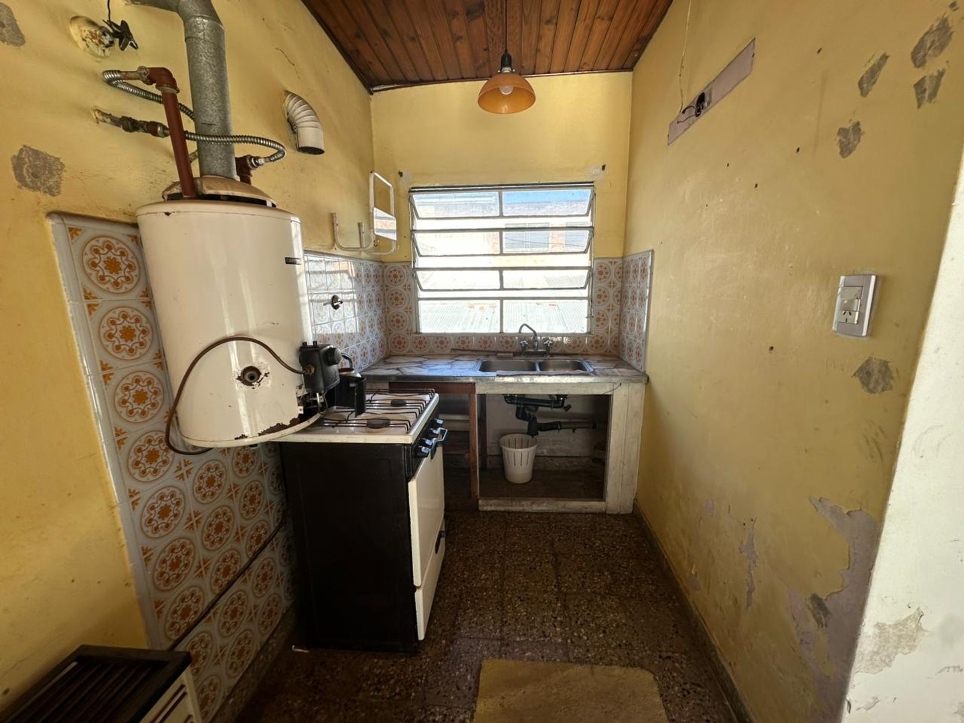 Casa 3 Amb+Depto 2 Amb+ Galpon Hab. En Venta!