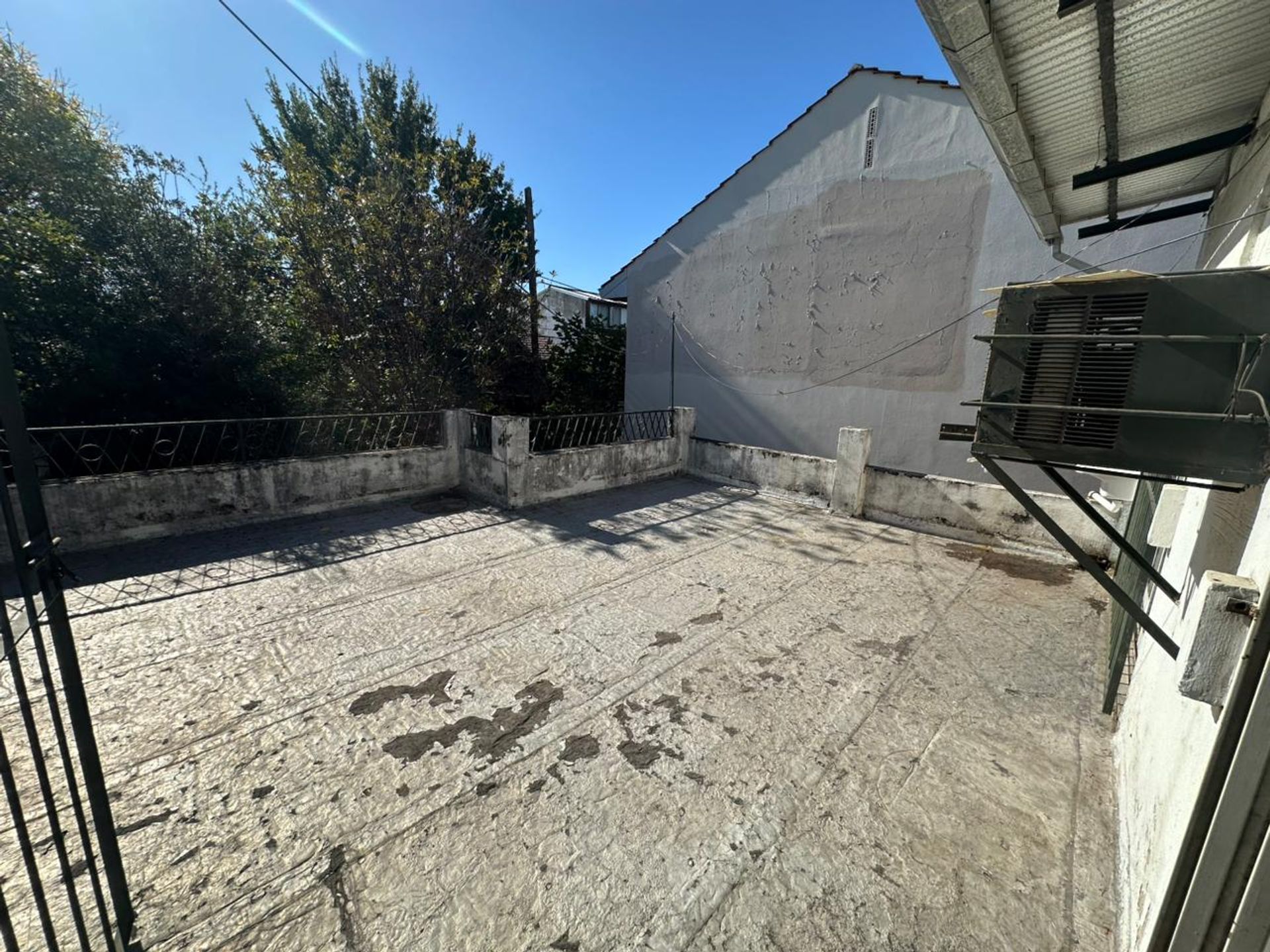 Casa 3 Amb+Depto 2 Amb+ Galpon Hab. En Venta!