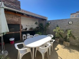 House, storage and office for sale in San Fernando