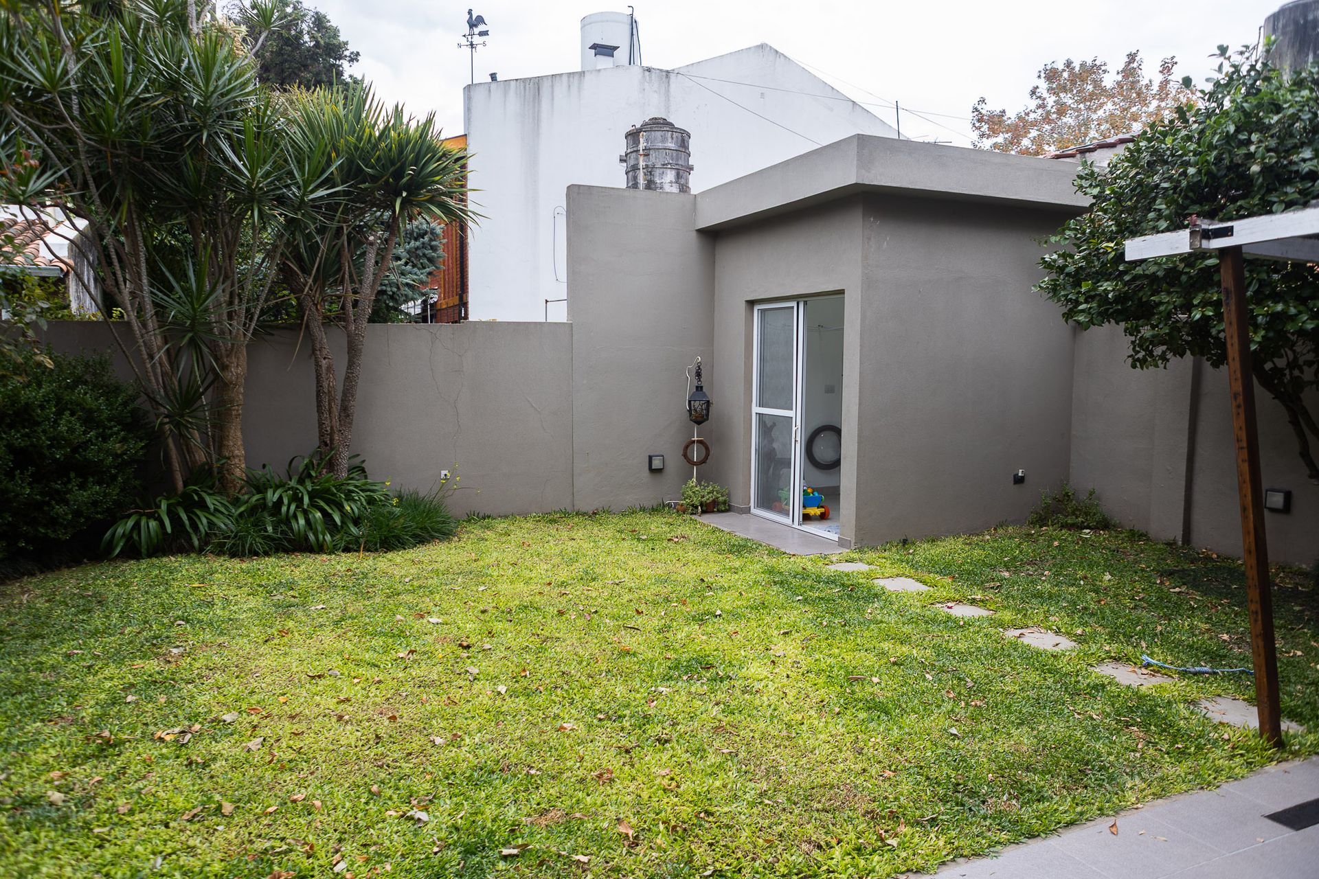 Venta casa en Olivos 6 ambientes con jardín
