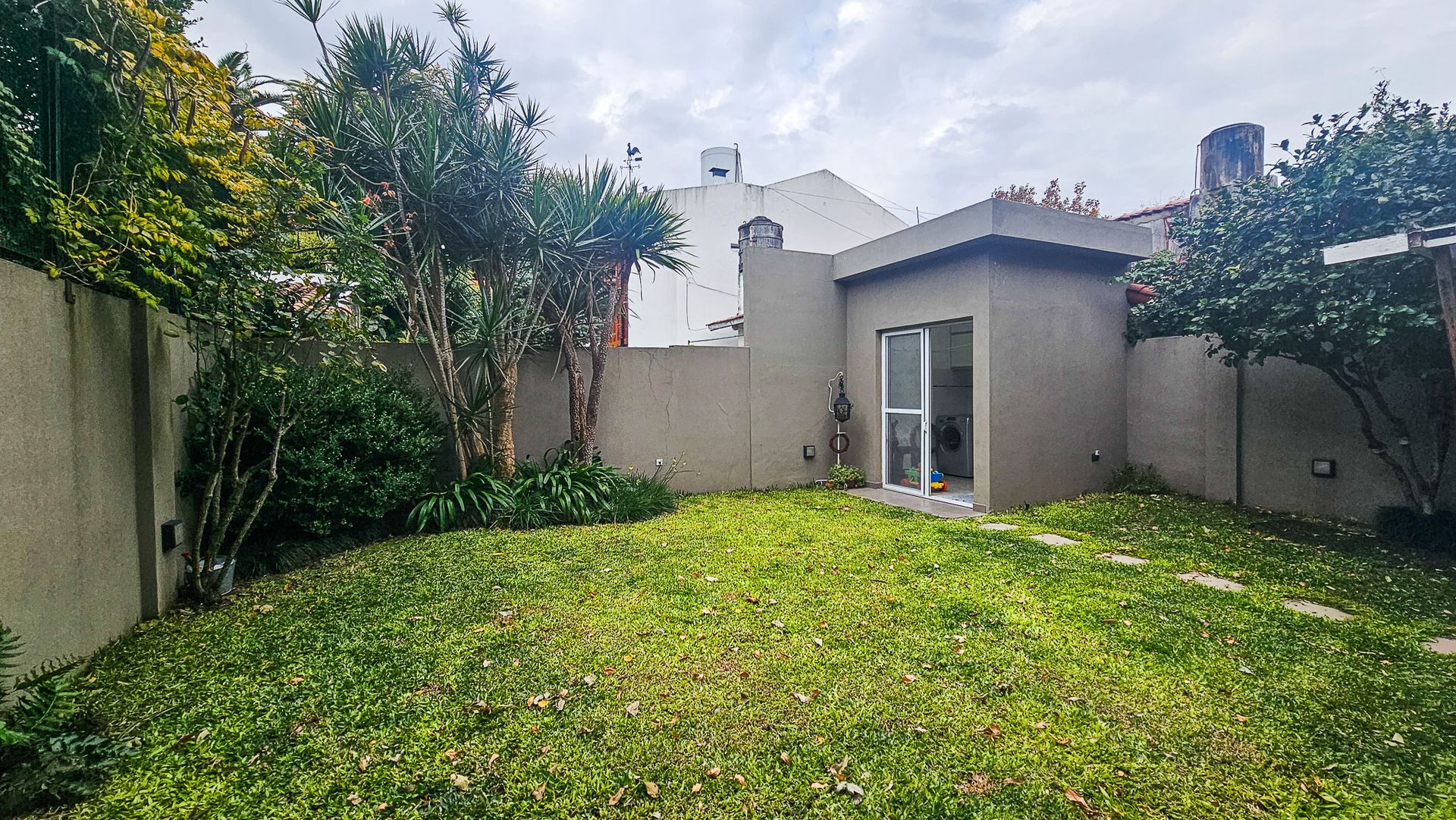 Venta casa en Olivos 6 ambientes con jardín