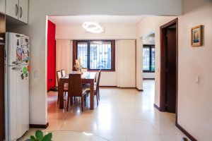 Venta casa en Olivos 6 ambientes con jardÃ­n