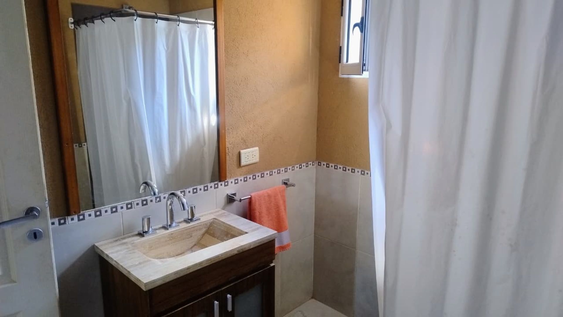 PH tipo loft con diseño moderno con Patio propio
