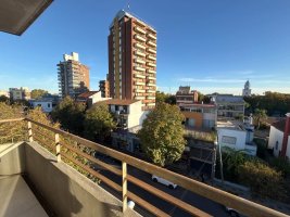 Temporary Rent 1-Bedroom Victoria With Balcony