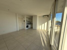 Temporary Rent 1-Bedroom Victoria With Balcony