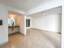 Temporary Rent 1-Bedroom Victoria With Balcony