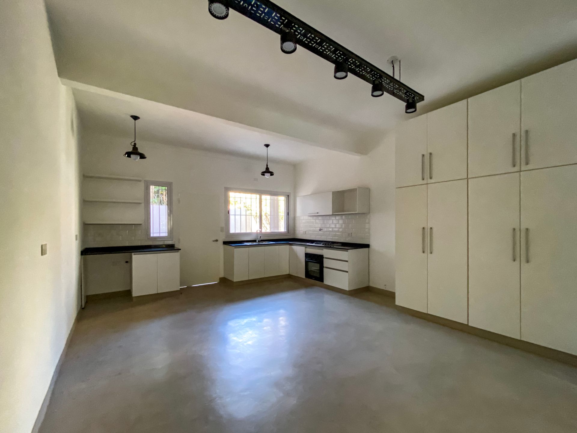 Casa De 4 Dormitorios En Venta Centro San Isidro