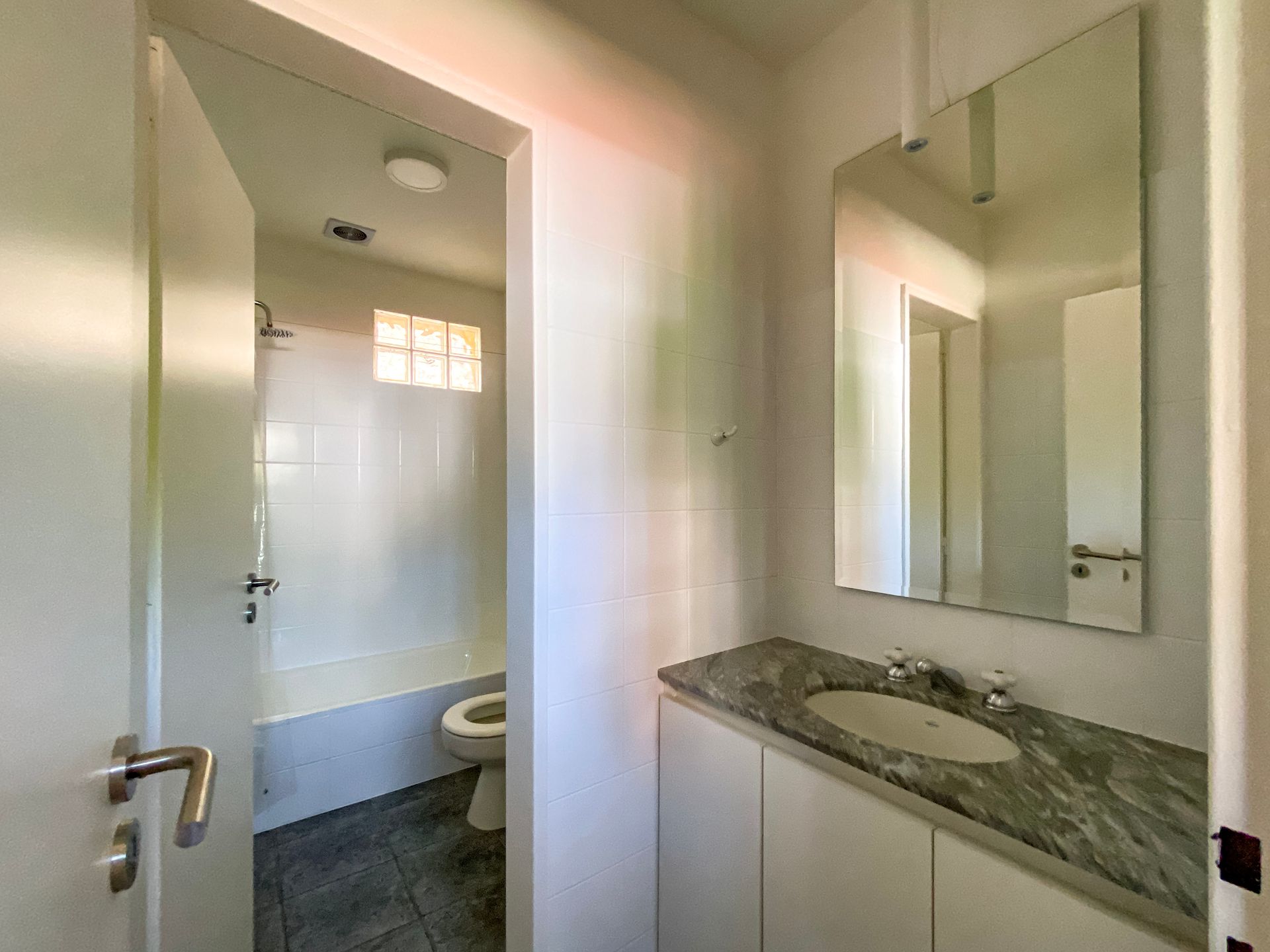 Casa De 4 Dormitorios En Venta Centro San Isidro