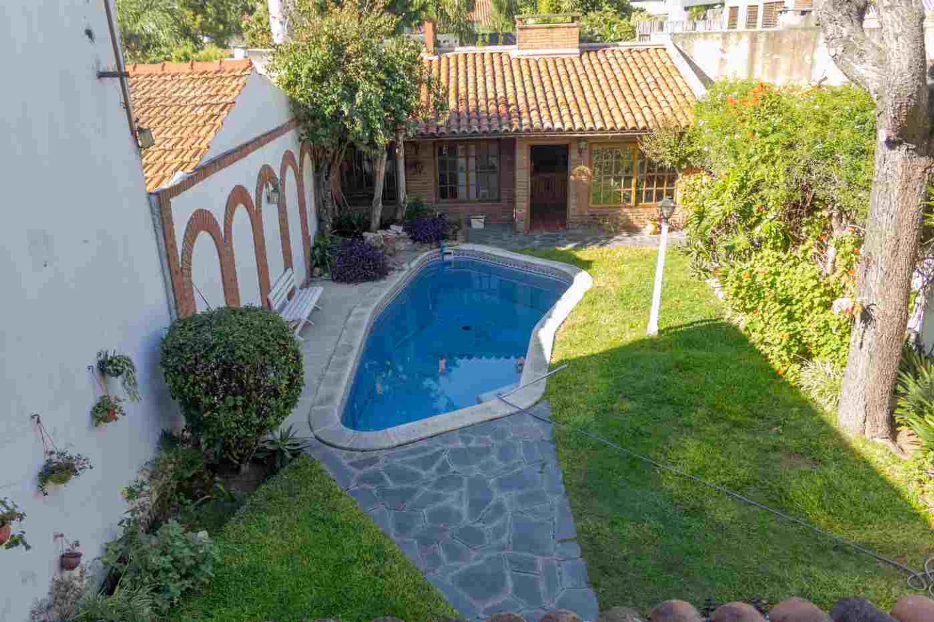Venta CASA 5 ambientes Olivos pileta jardin