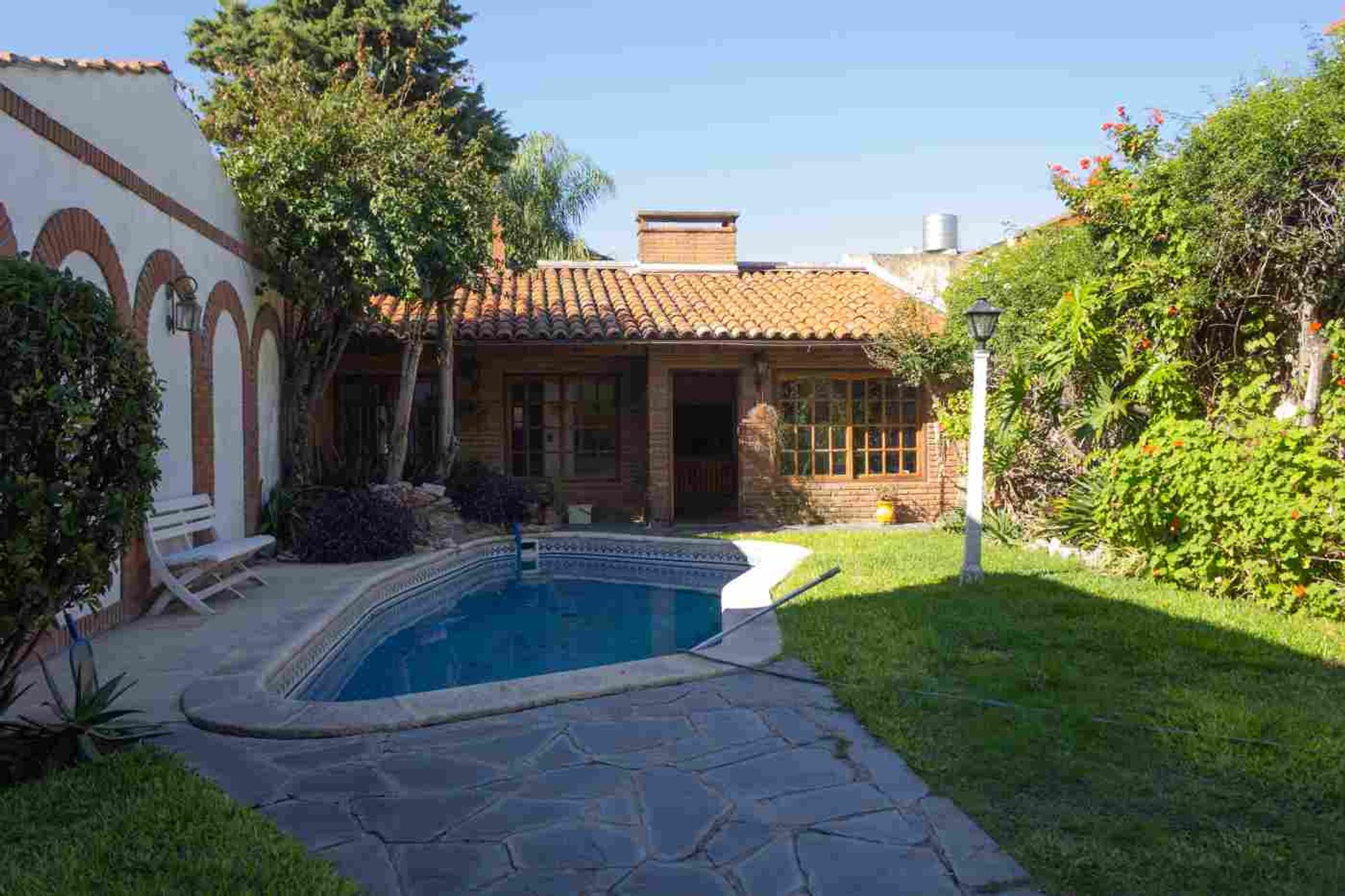 Venta CASA 5 ambientes Olivos pileta jardin