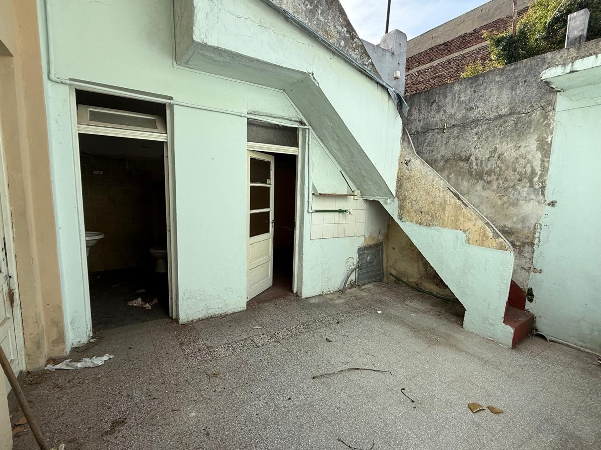 Venta 2 Locales+4 Departamentos A Refaccionar