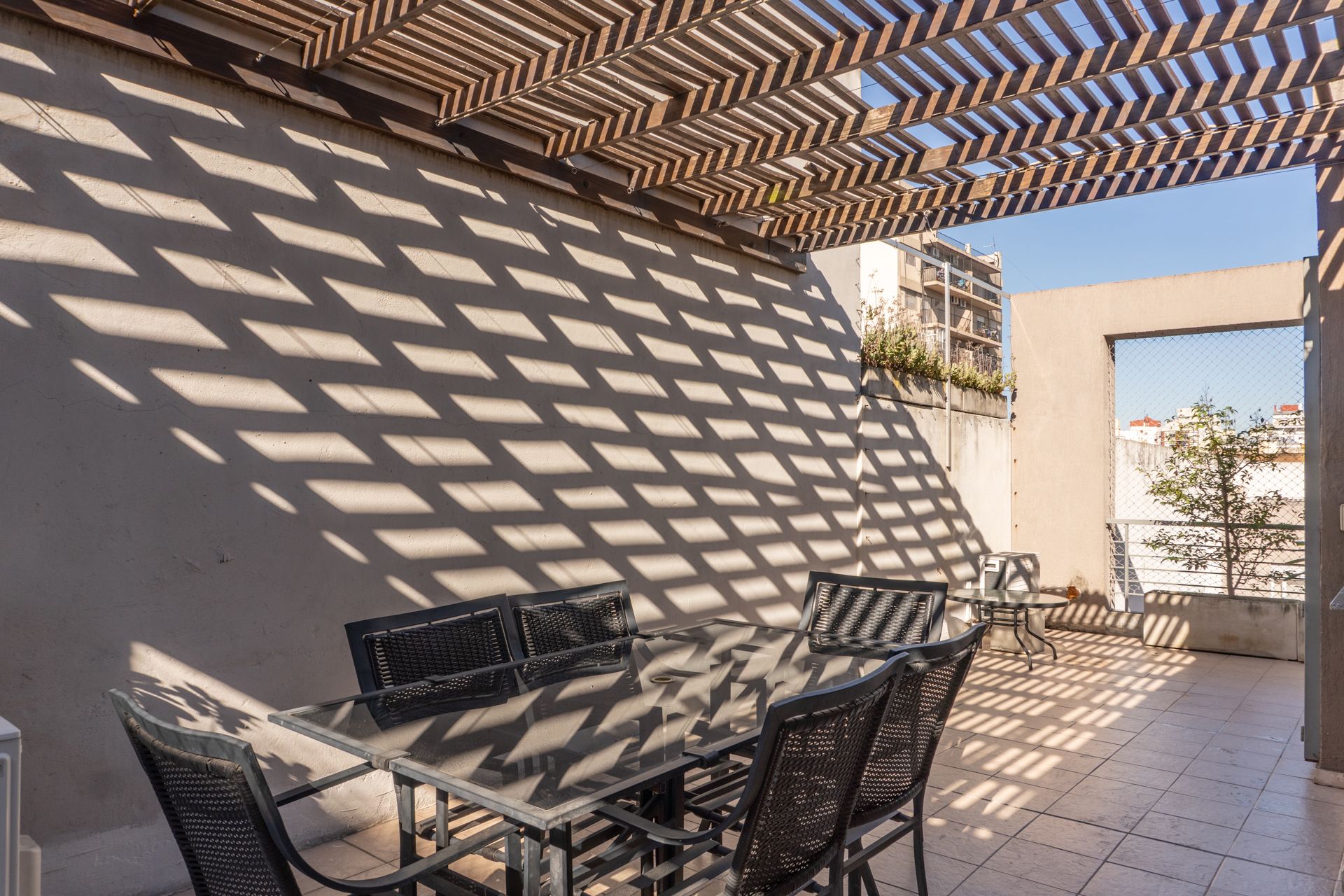Tríplex 3 Ambientes Con Terraza Y Cochera Fija