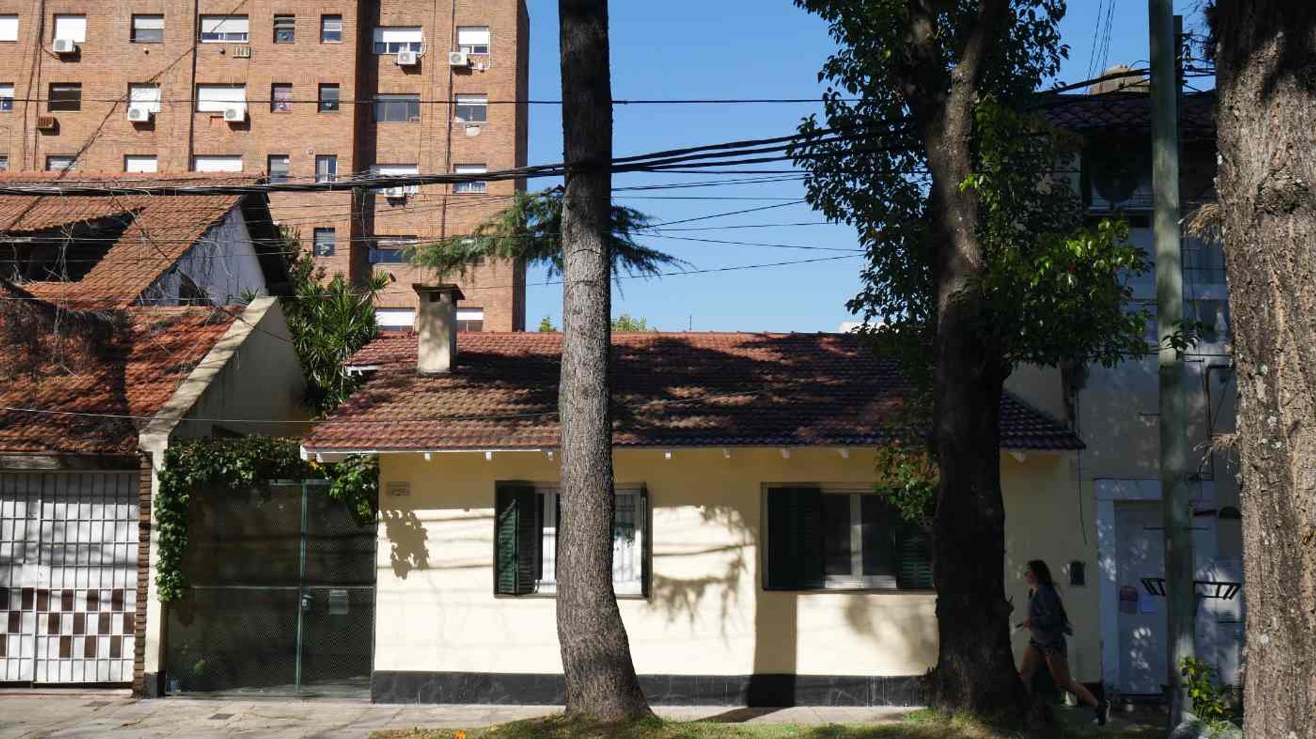 2 HOUSES IN GOOD CONDITION OWN LOT OF 10 X 24