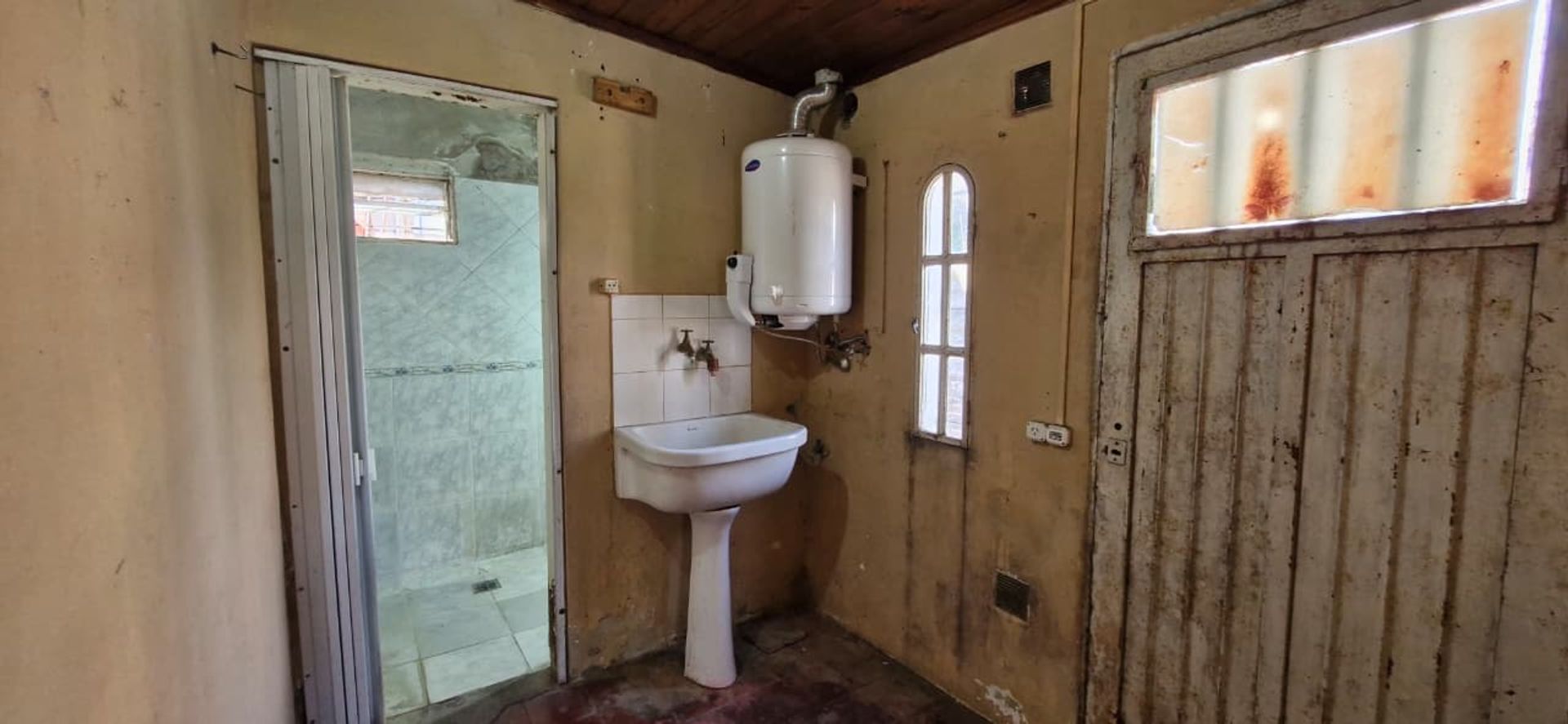 Galpón Con Oficina Y Vivienda De 3 Ambientes