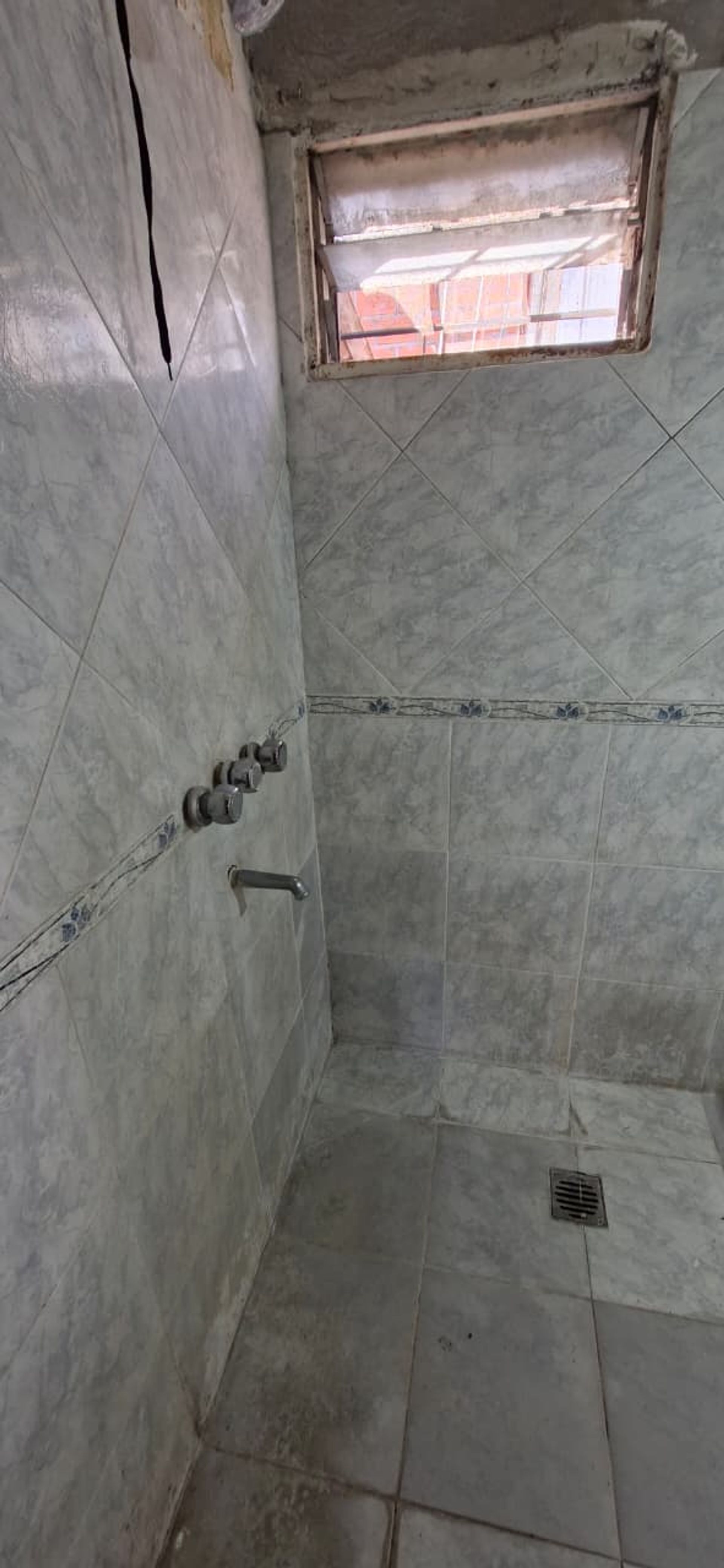 Galpón Con Oficina Y Vivienda De 3 Ambientes