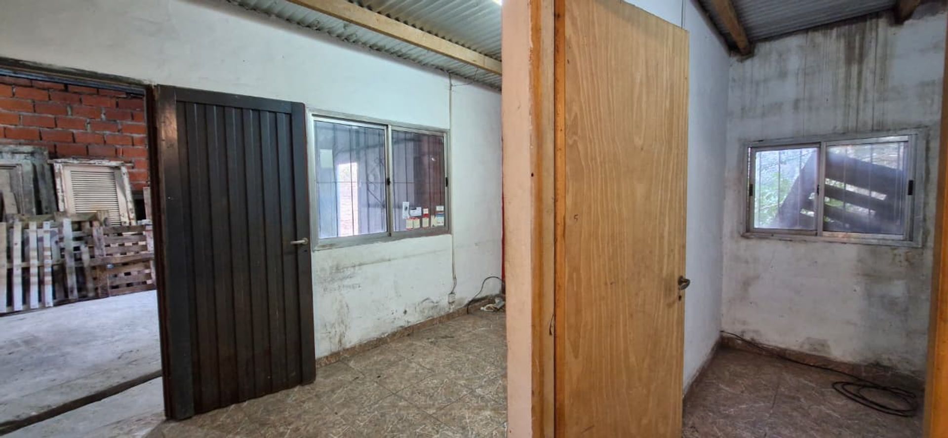 Galpón Con Oficina Y Vivienda De 3 Ambientes