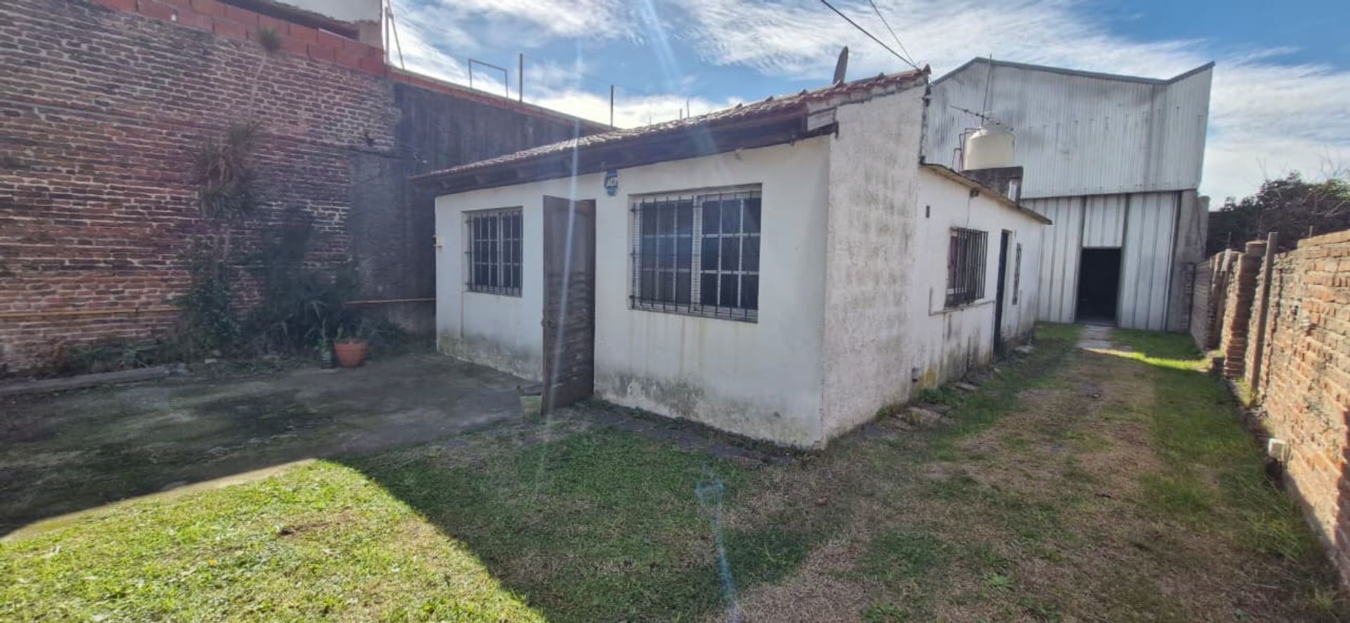 Galpón Con Oficina Y Vivienda De 3 Ambientes