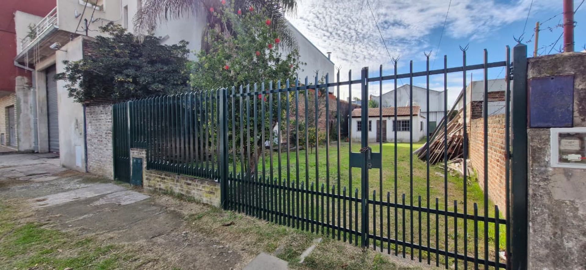 Galpón Con Oficina Y Vivienda De 3 Ambientes