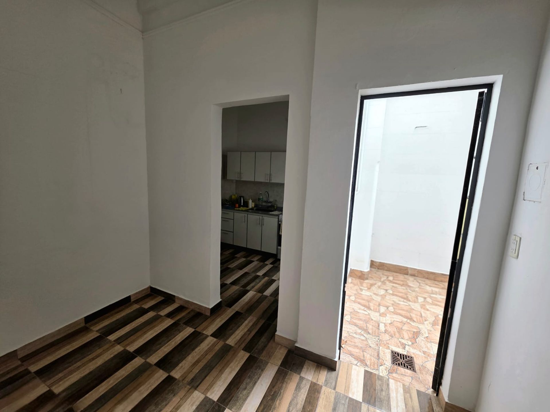 Alquiler Ph Tipo Casa Al Frente. 4 Amb. Olivos