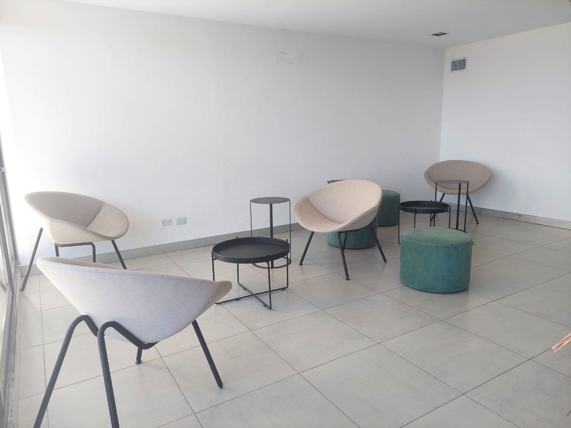 Alquiler De Oficina Piso Alto A Estrenar