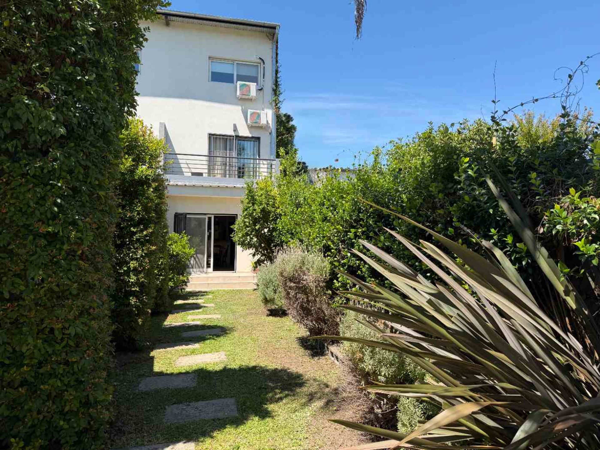 Triplex 5 amb. c/pileta en Venta-Tigre residencial