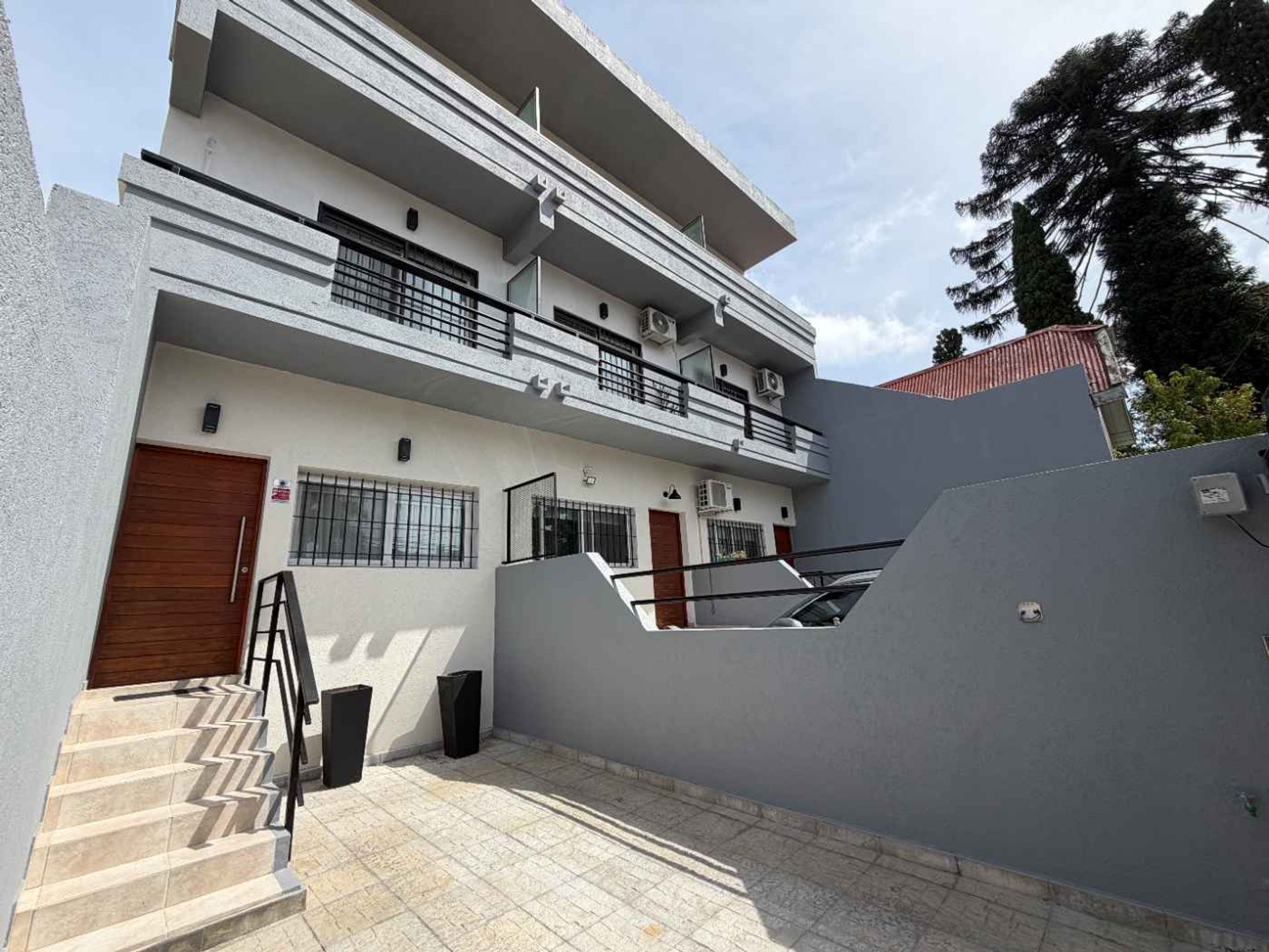 Triplex 5 amb. c/pileta en Venta-Tigre residencial
