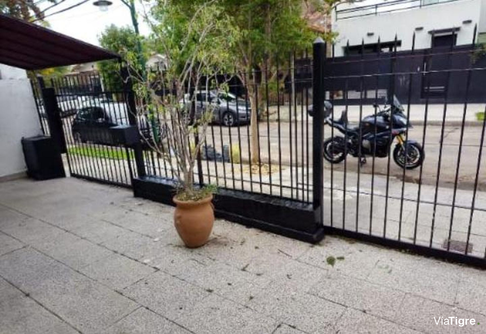 Casa alquiler Martinez jardín cocheras c/muebles
