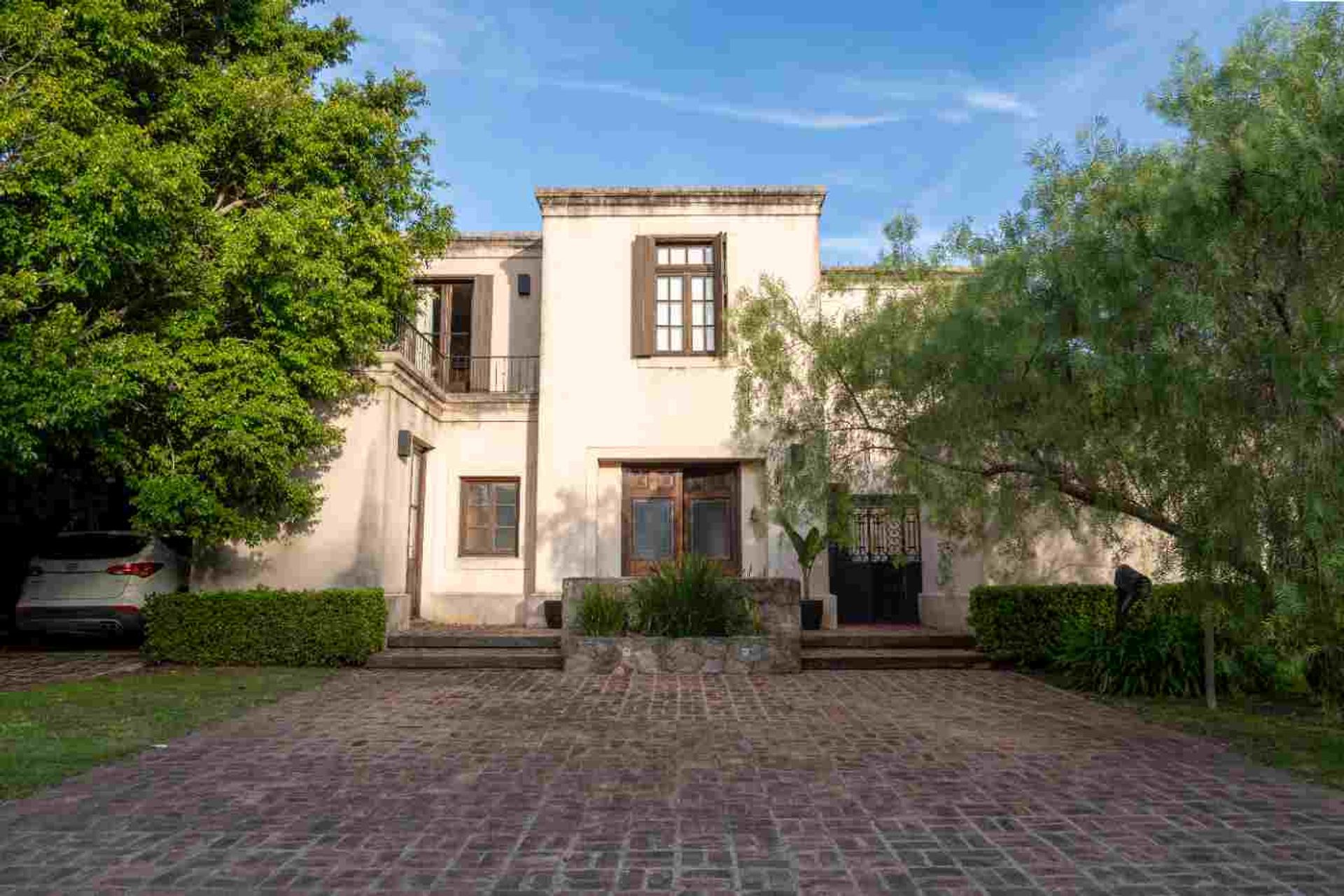 House For Sale 6-Bedroom Santa Barbara To The Lagoon