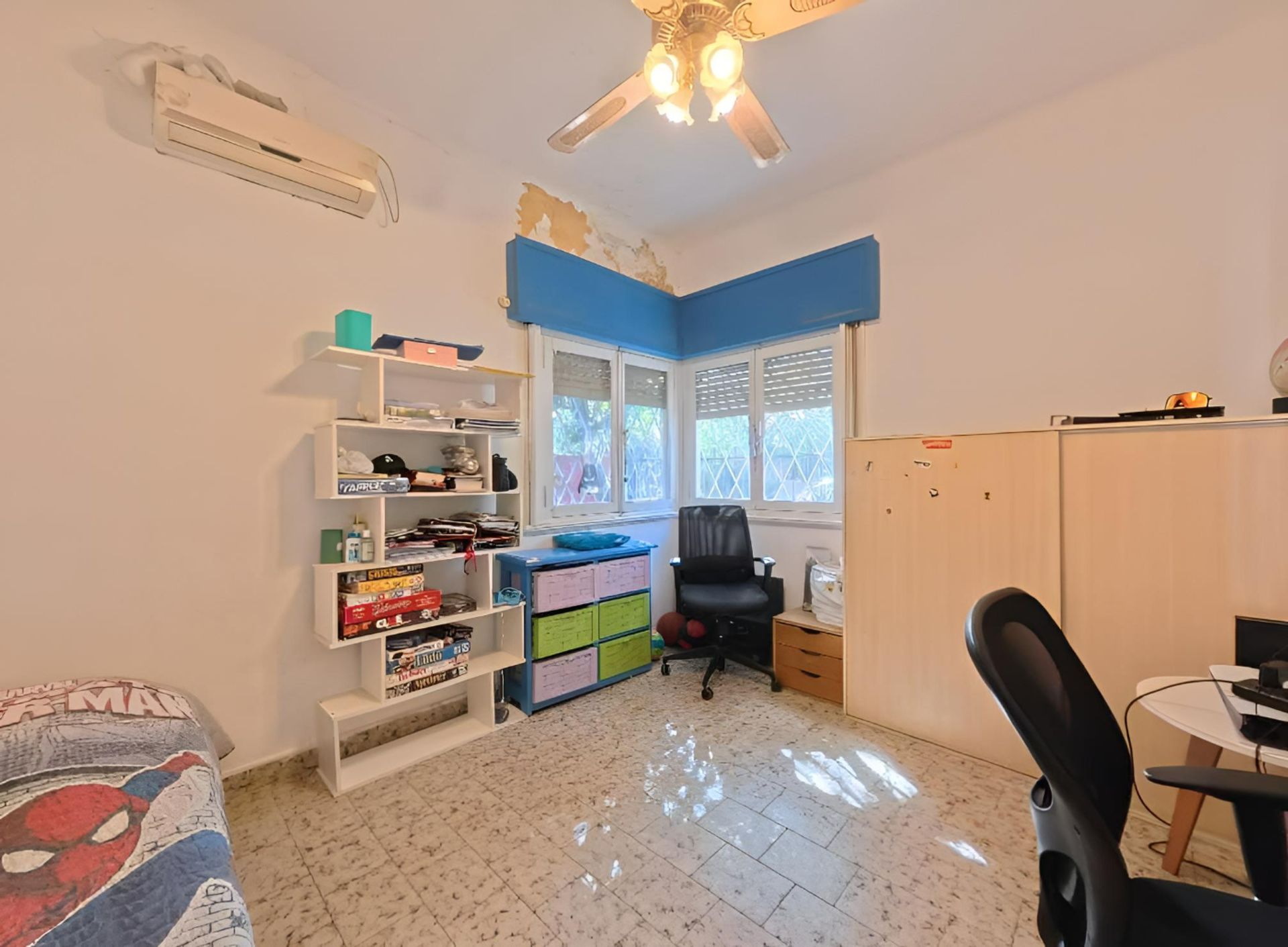 Casa en venta de 4 ambientes cochera y jardin