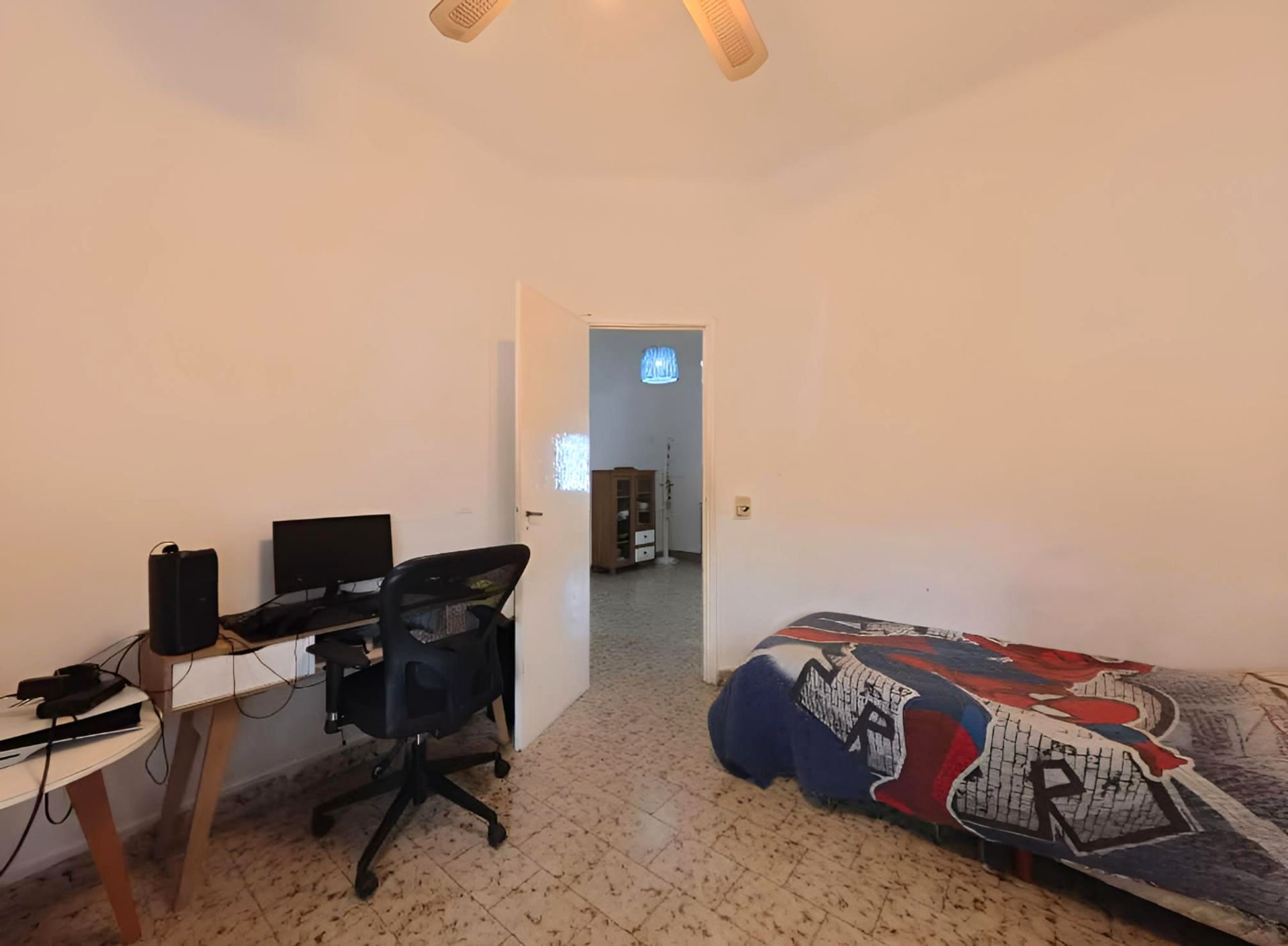 Casa en venta de 4 ambientes cochera y jardin