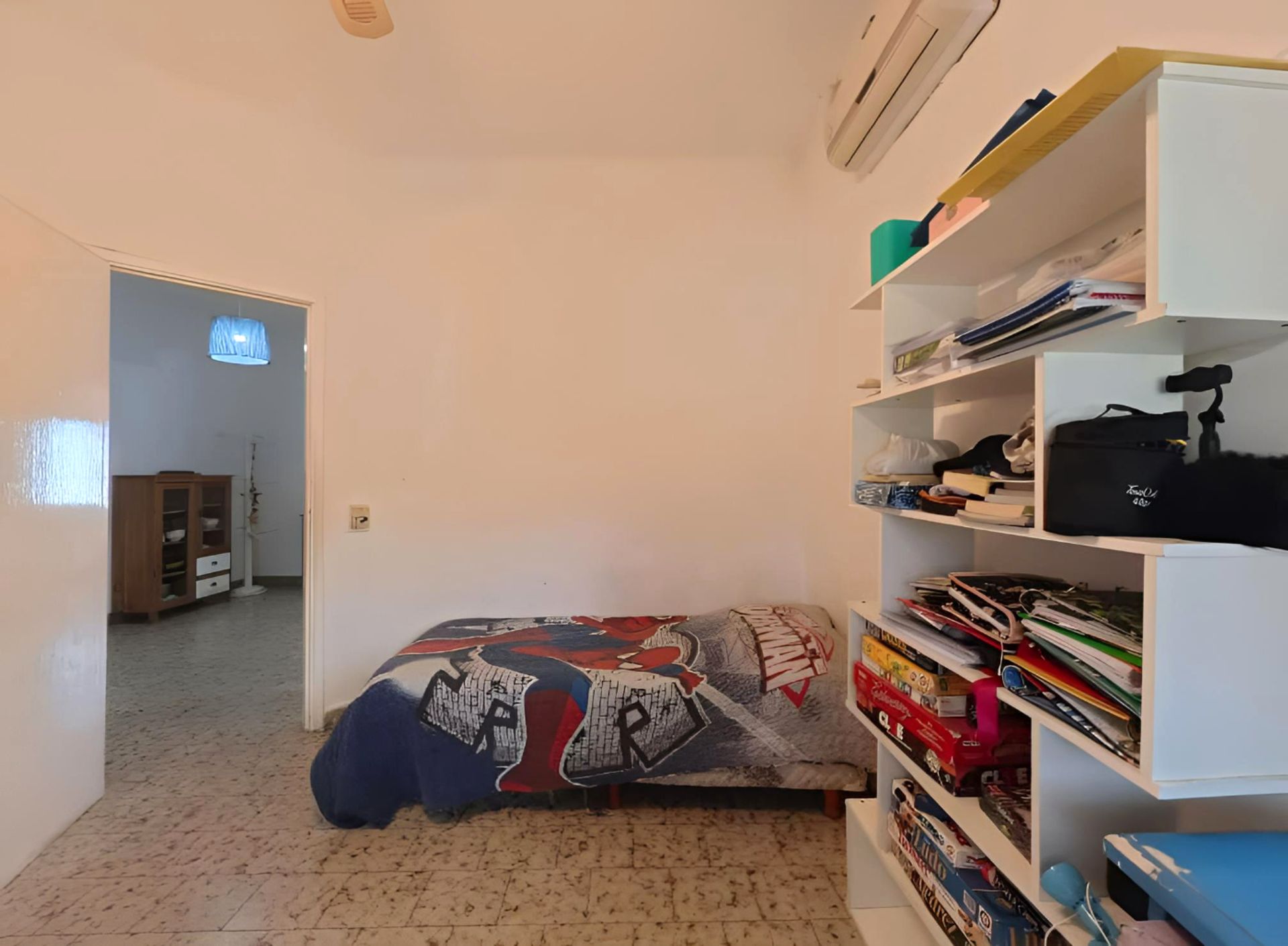 Casa en venta de 4 ambientes cochera y jardin