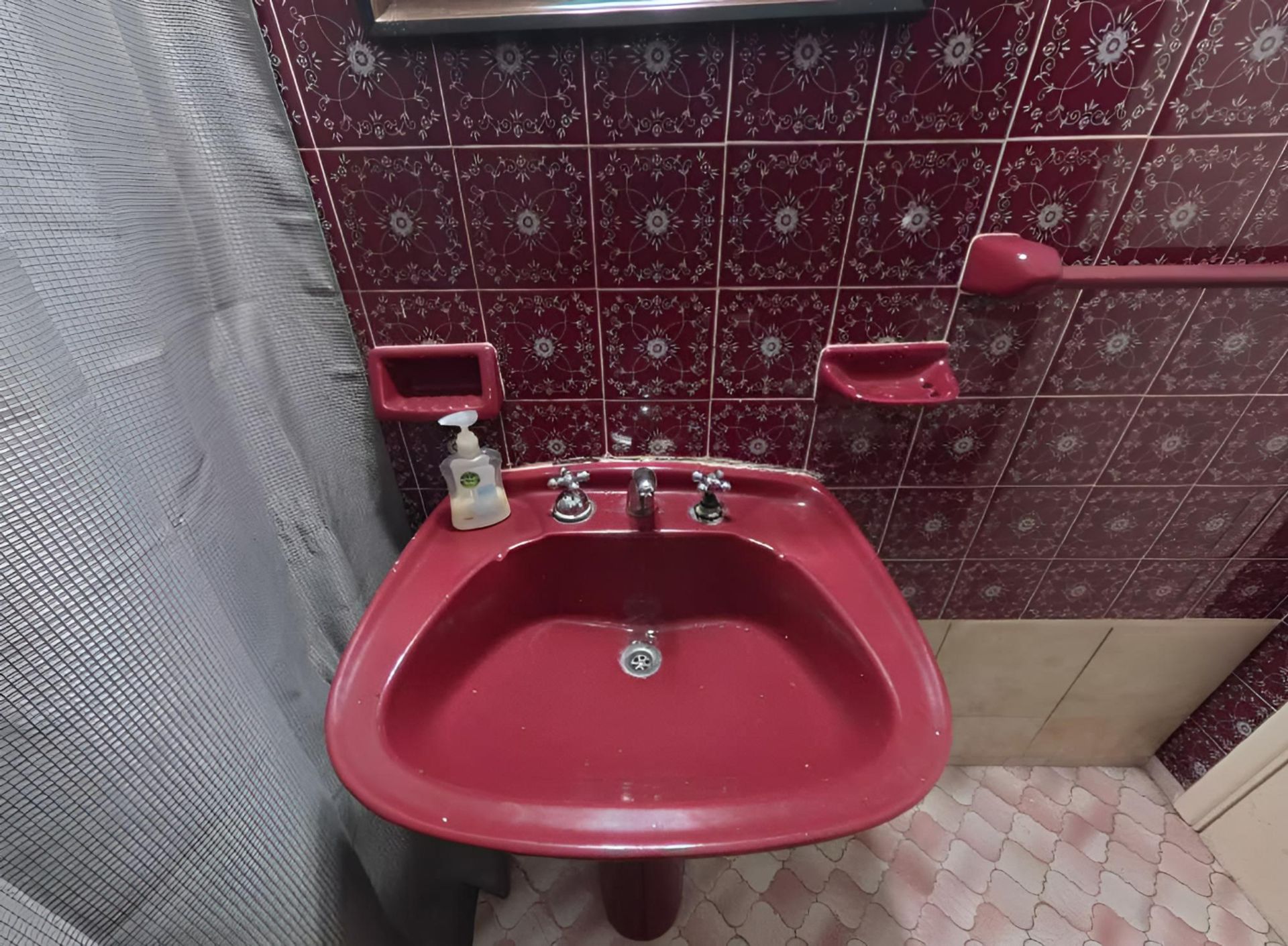 Casa en venta de 4 ambientes cochera y jardin