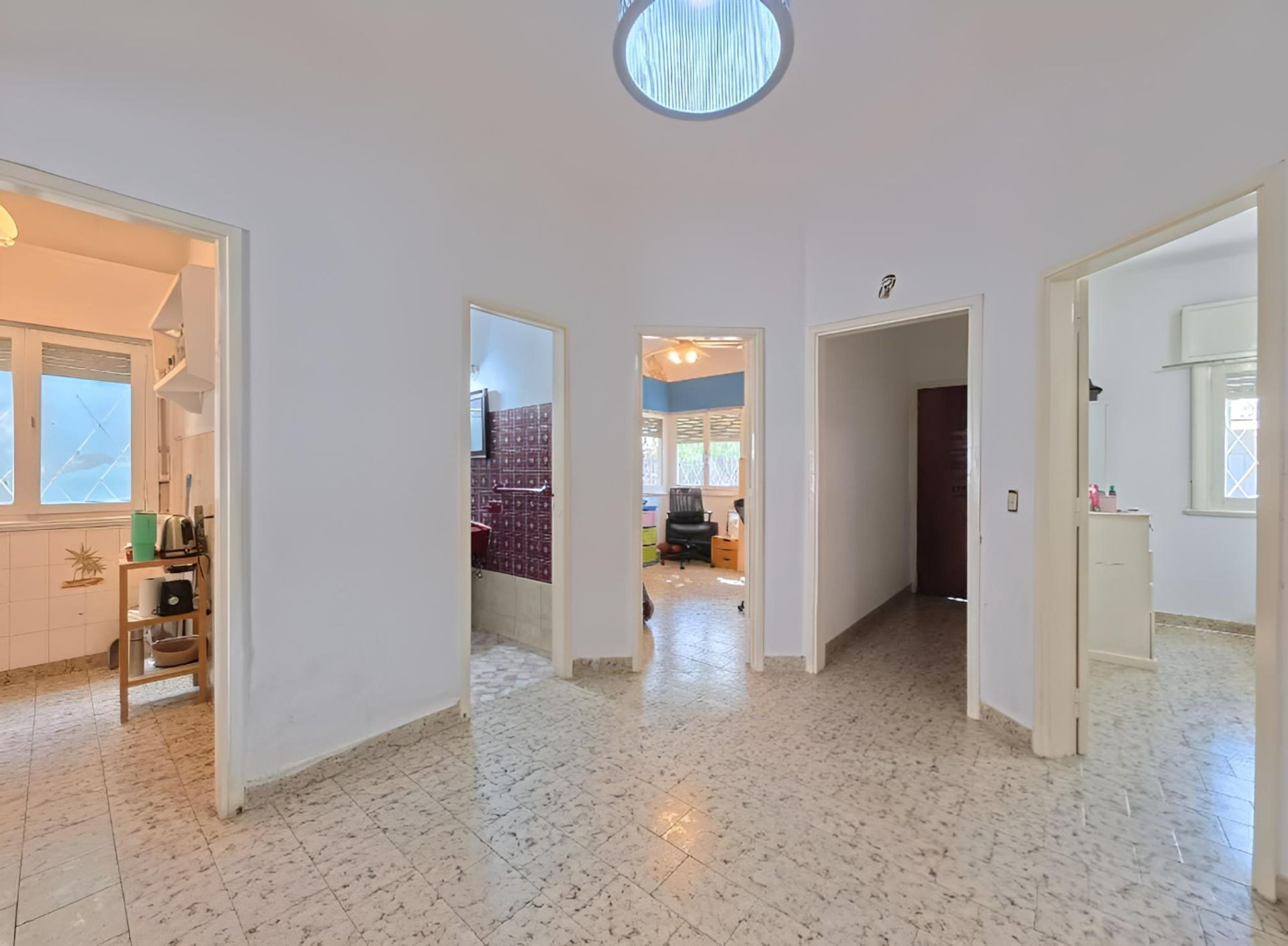 Casa en venta de 4 ambientes cochera y jardin