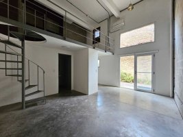 Loft for rent with garden, amenities and parking