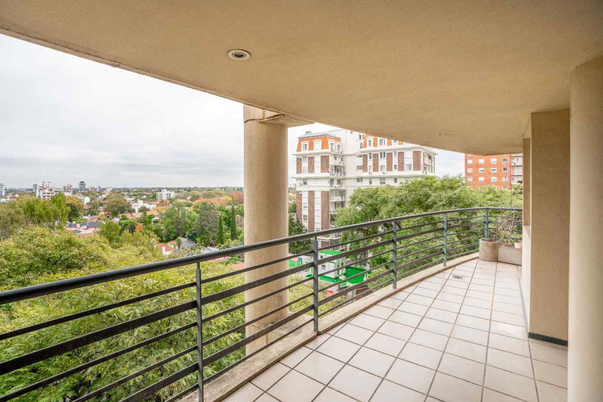 Departamento 6 ambientes, 4 cocheras VISTA AL RIO