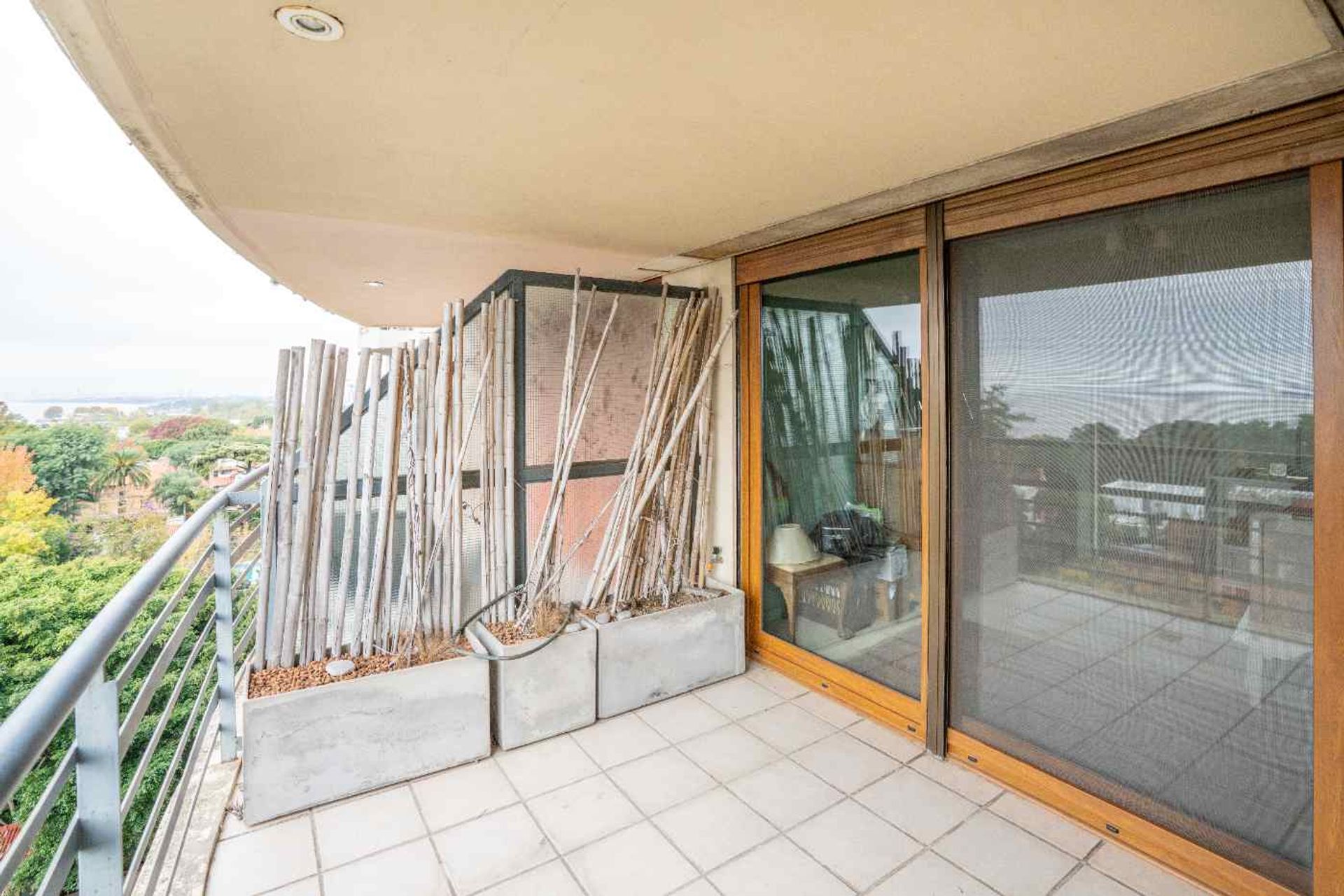 Departamento 6 ambientes, 4 cocheras VISTA AL RIO